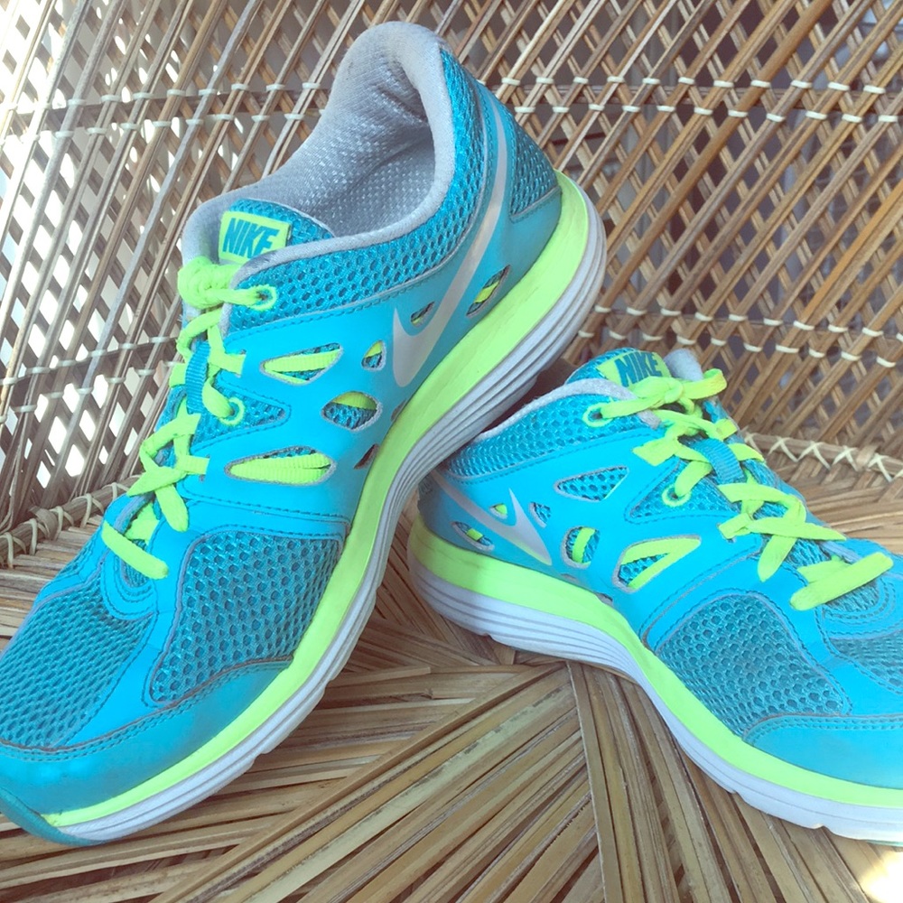 Women’s Nike Tennis Shoes Blue and Green Size 7.5